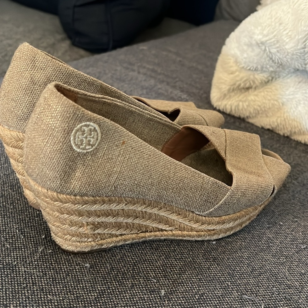 Tory Burch wedges size 8 1/2. Super cute for any occasion.